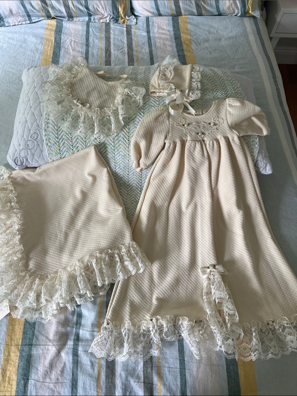 Cream Lace-Trim Infant Formal Dress Set